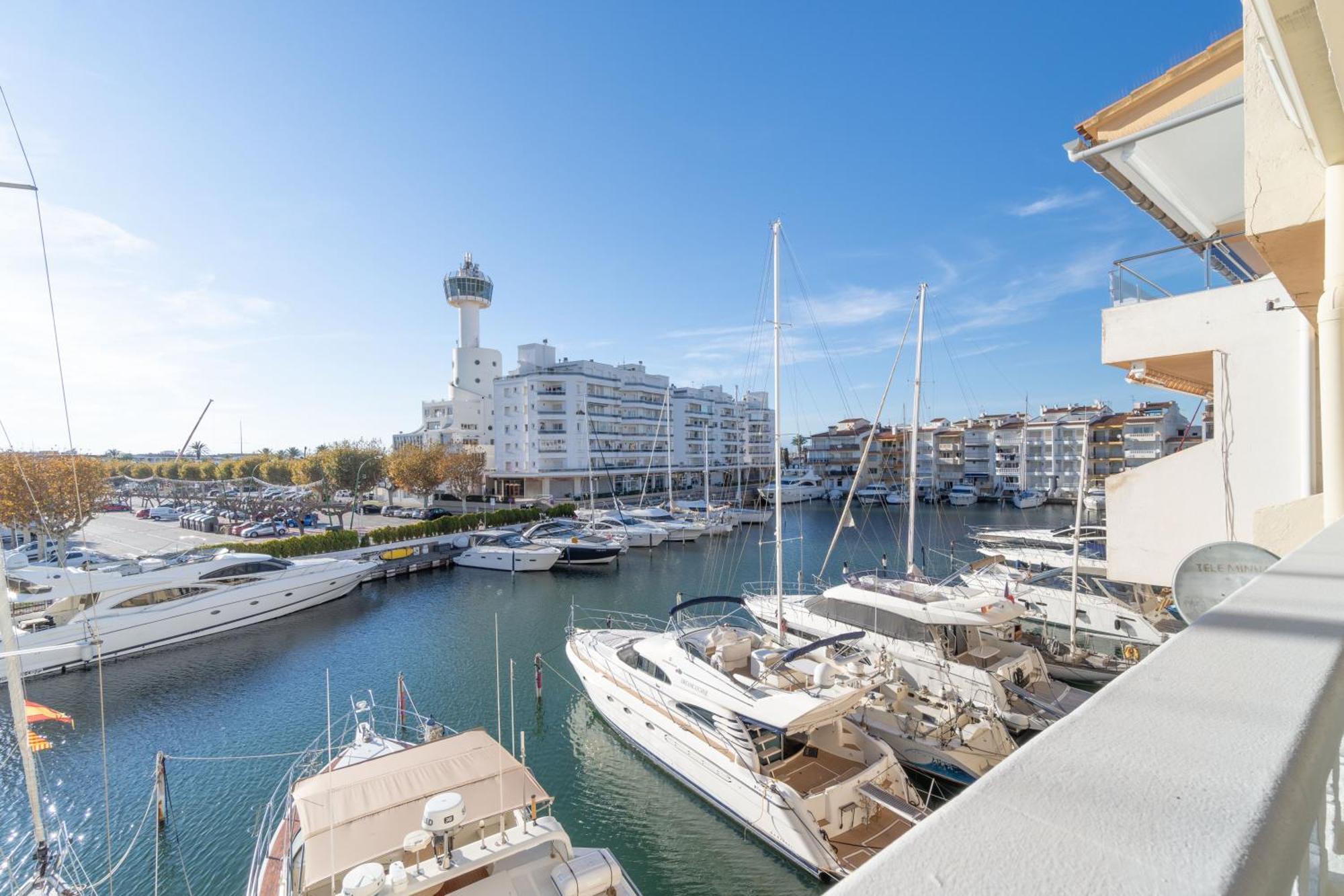 Moderno Apartamento Frente Al Canal Con Terrazas Apartment Емпуриабрава Екстериор снимка