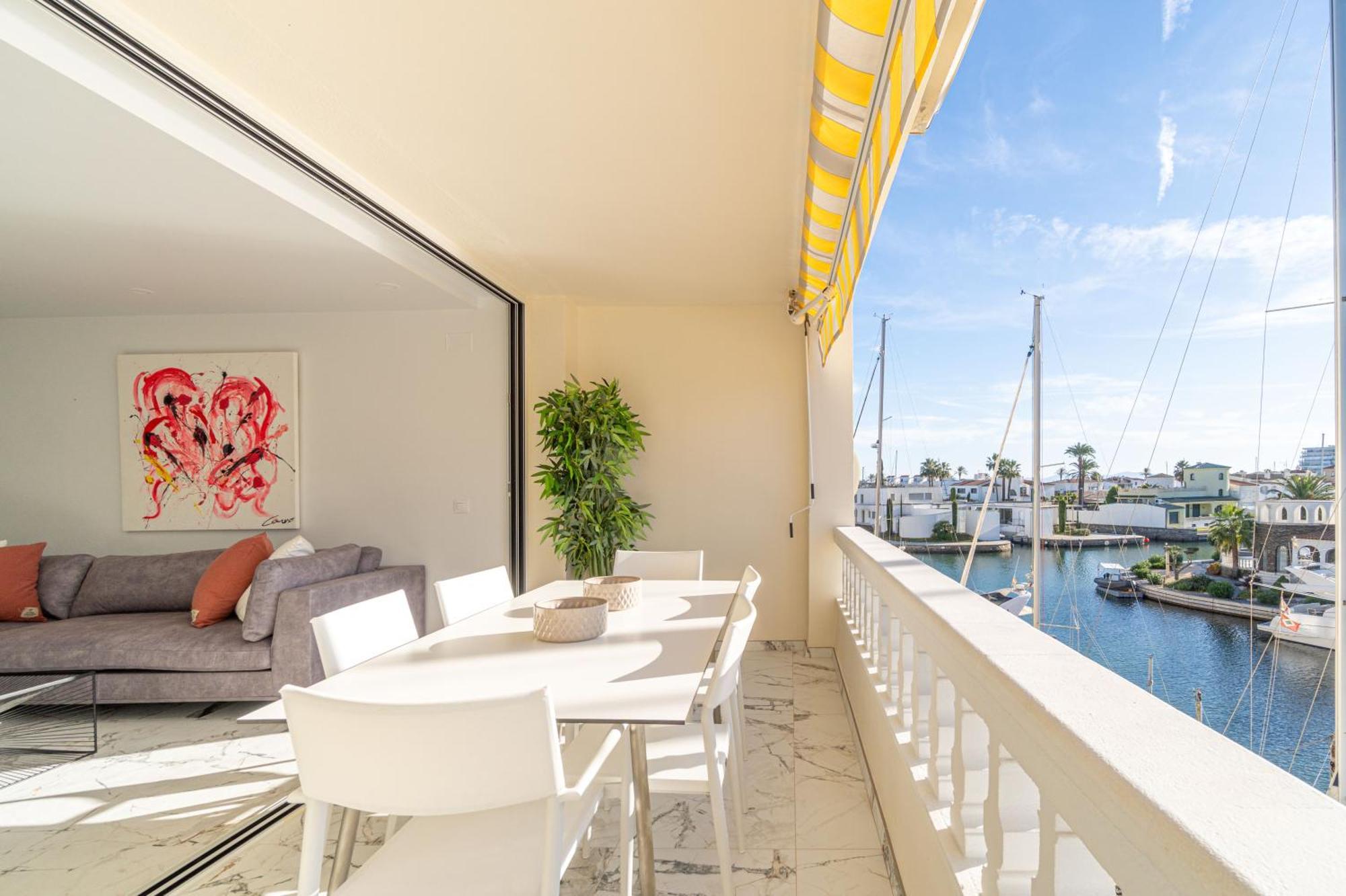 Moderno Apartamento Frente Al Canal Con Terrazas Apartment Емпуриабрава Екстериор снимка