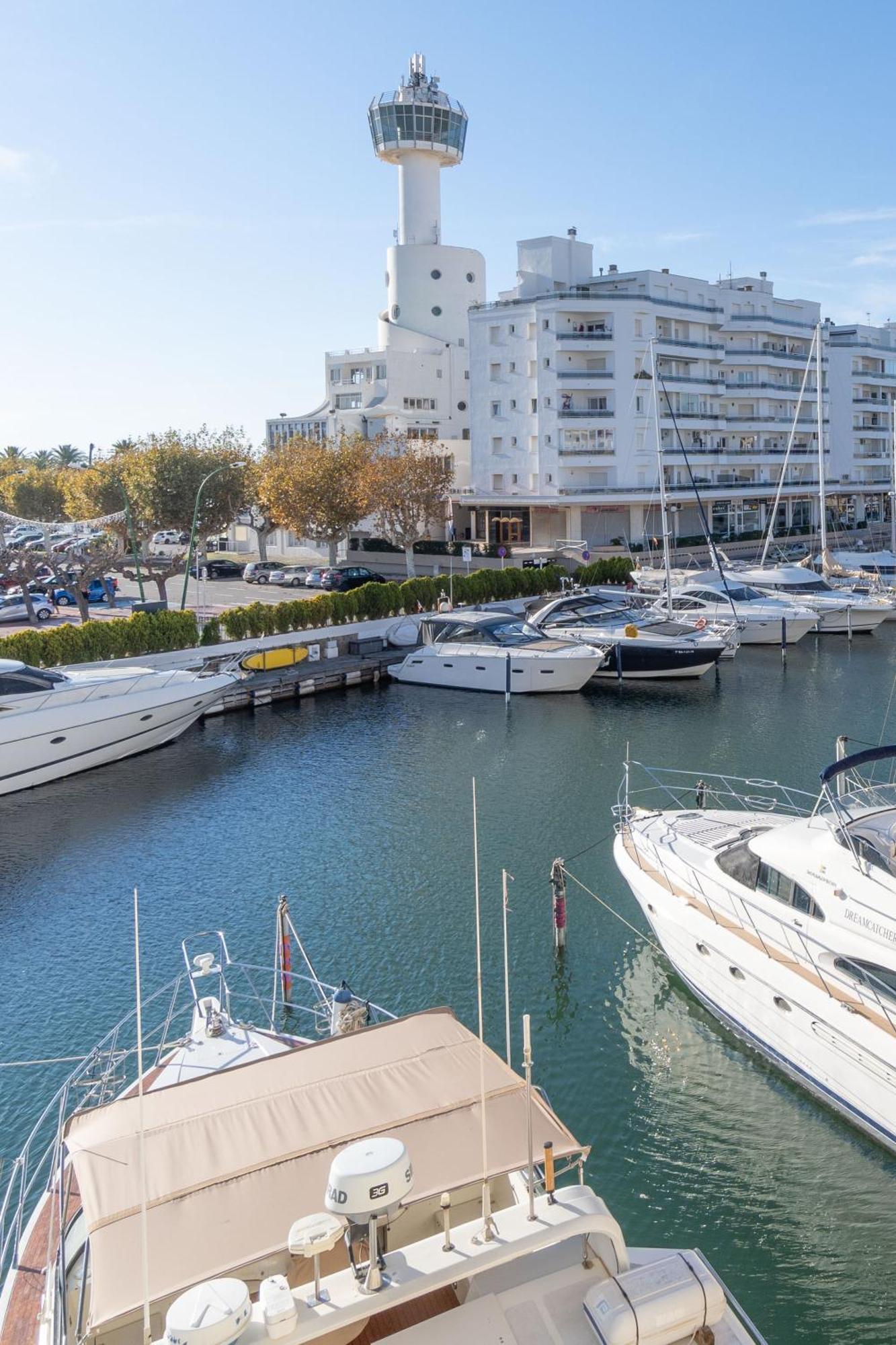 Moderno Apartamento Frente Al Canal Con Terrazas Apartment Емпуриабрава Екстериор снимка