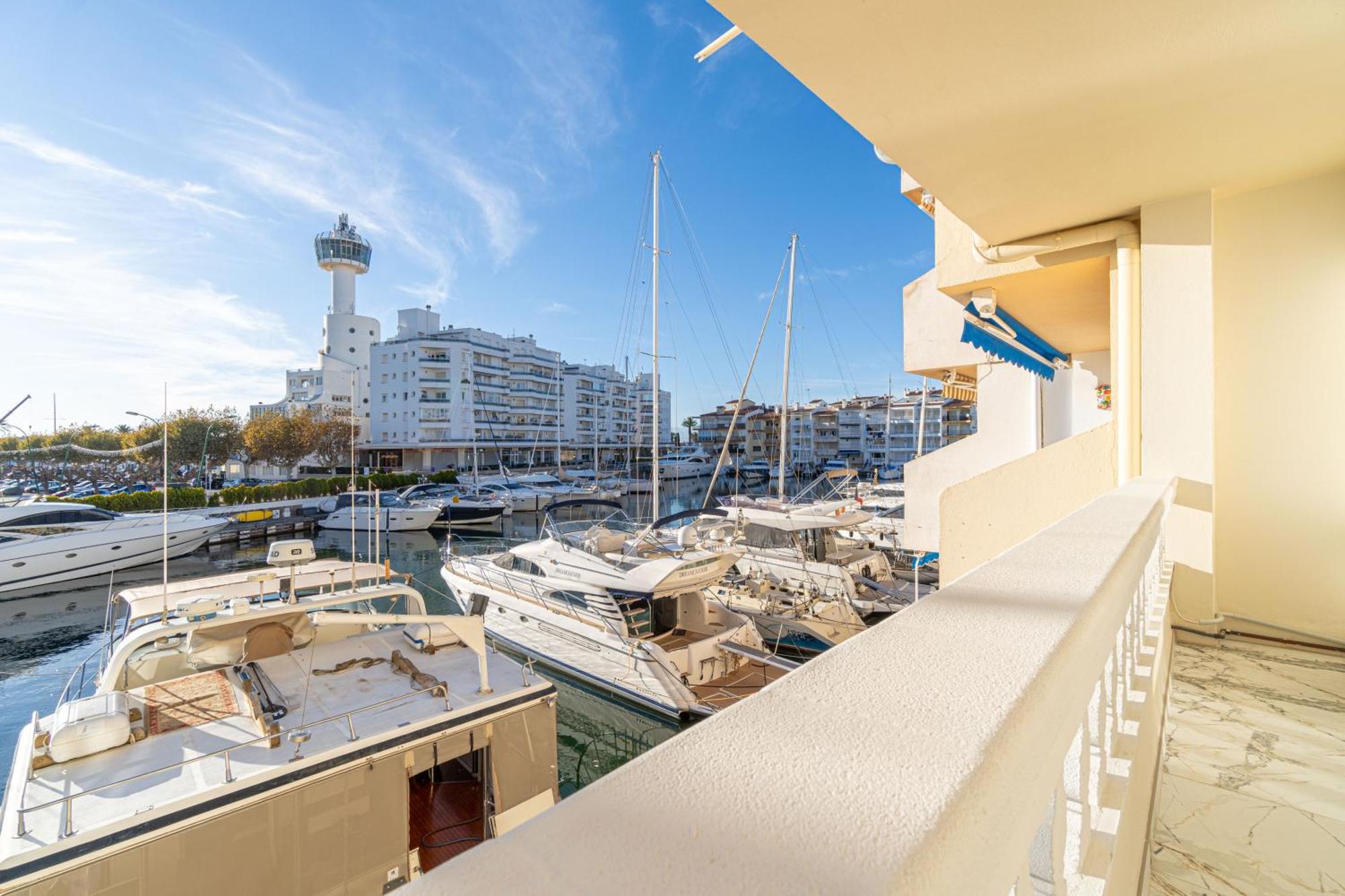 Moderno Apartamento Frente Al Canal Con Terrazas Apartment Емпуриабрава Екстериор снимка