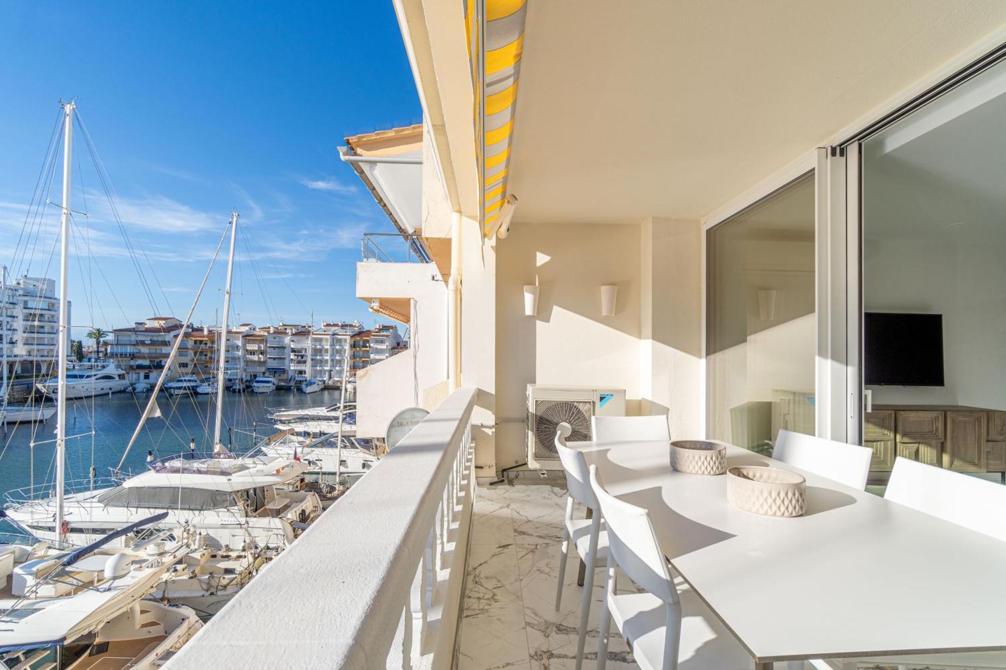 Moderno Apartamento Frente Al Canal Con Terrazas Apartment Емпуриабрава Екстериор снимка